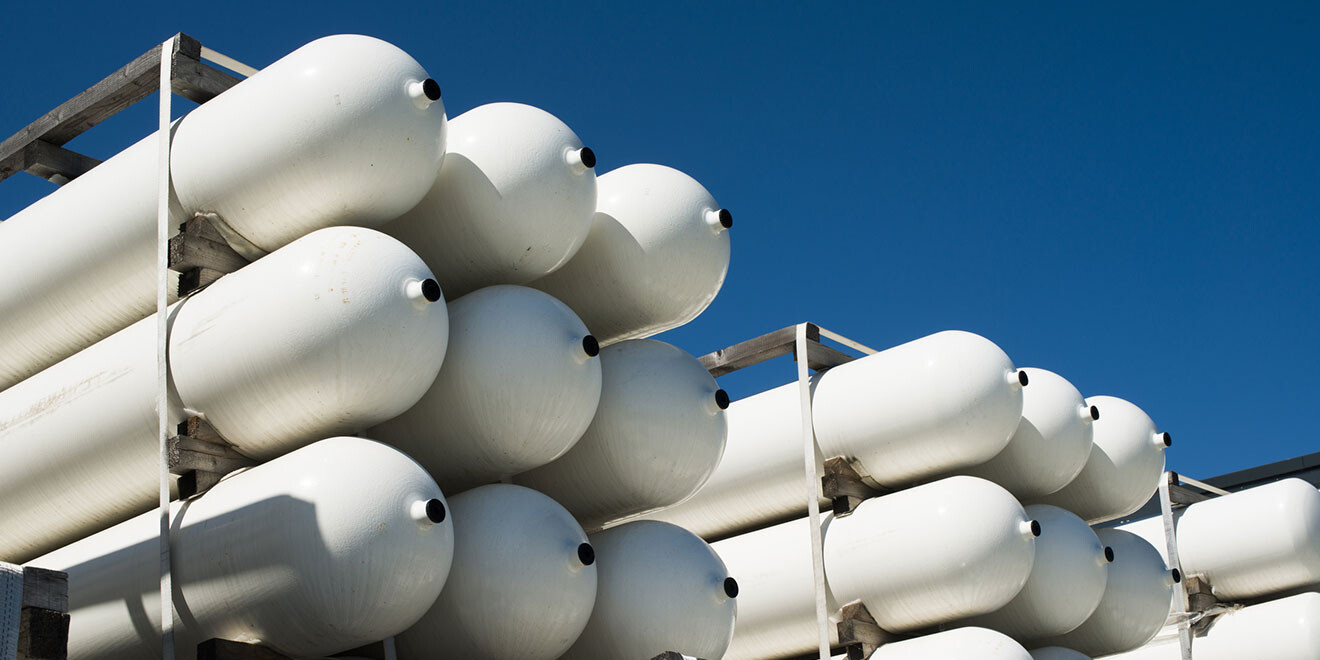 Gasflaschen gestapelt für den Pharmaziebereich