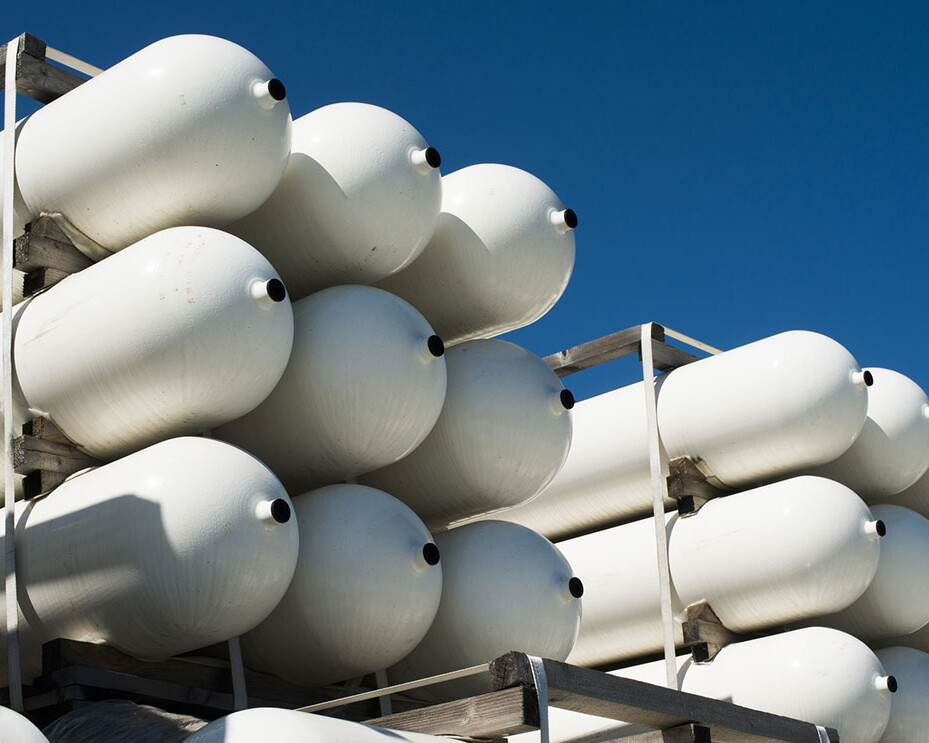 Gasflaschen gestapelt für den Pharmaziebereich