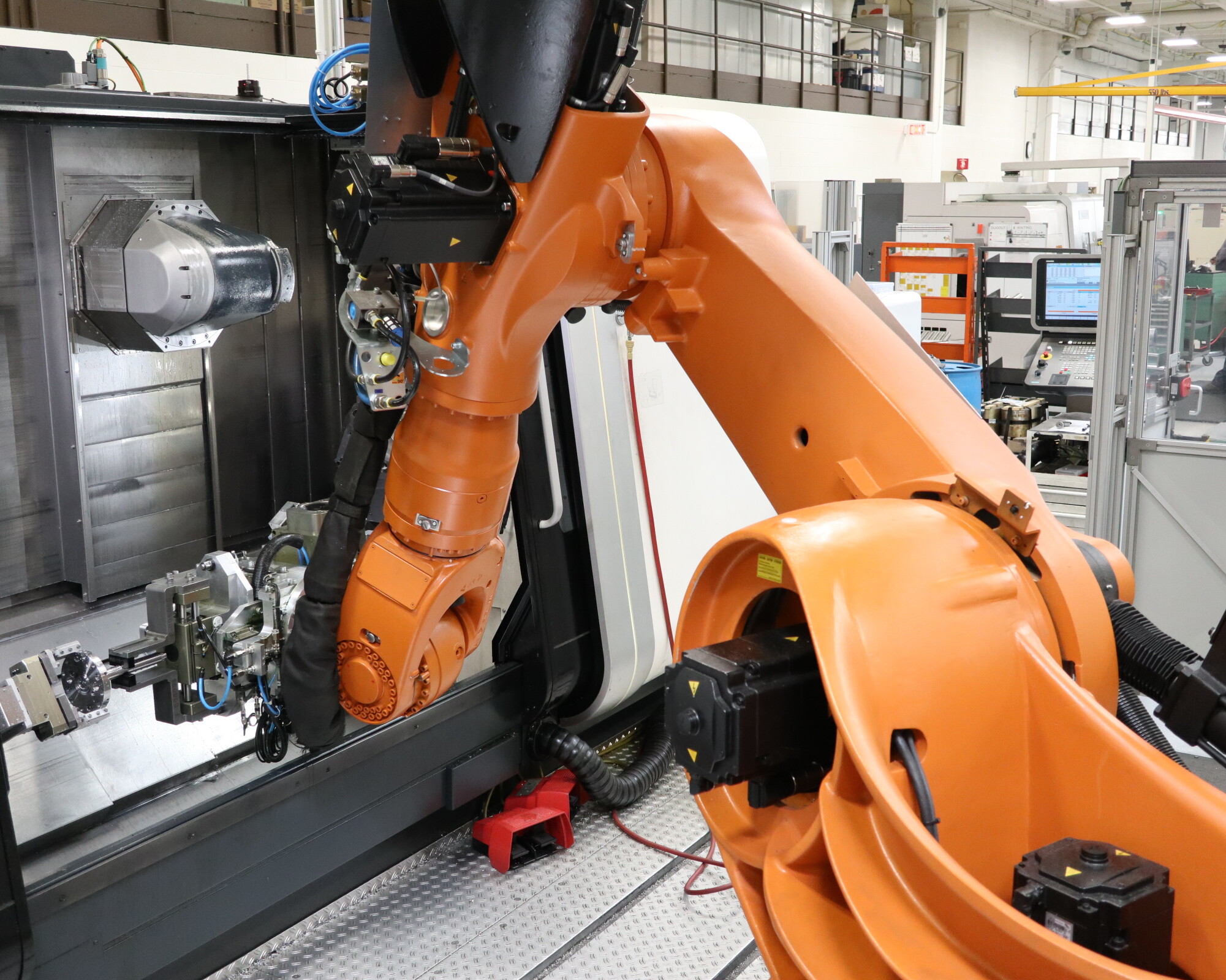 Roboterarm in Fabrik